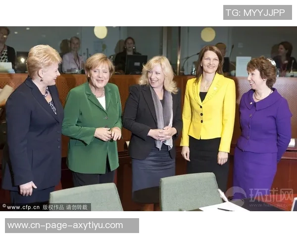 罗马诺与菲米亲密合影赞其场上表现与场下魅力并存